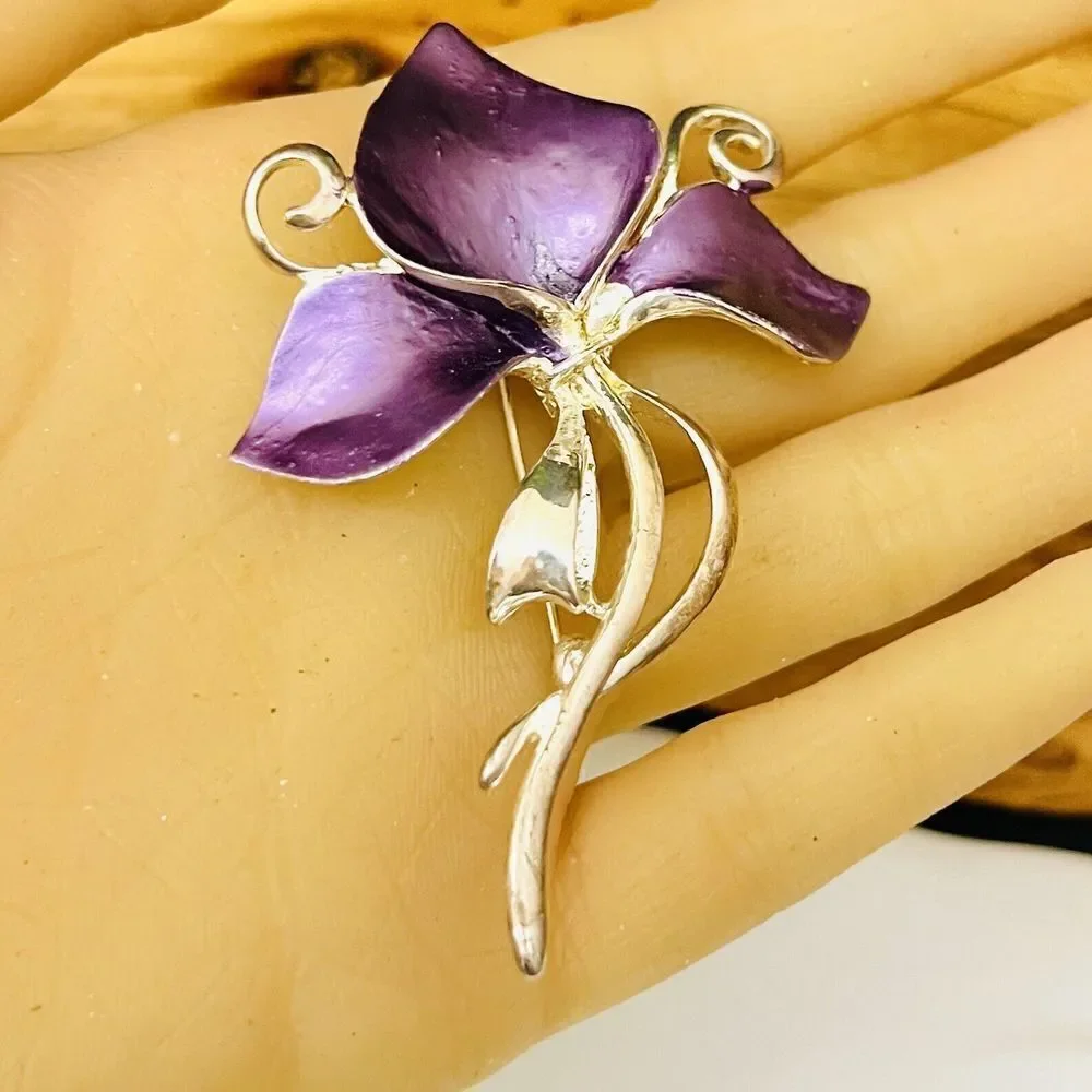Vintage Silver Tone Satin Puple Enamel Flower with Stem Leaf Floral Brooch 4084